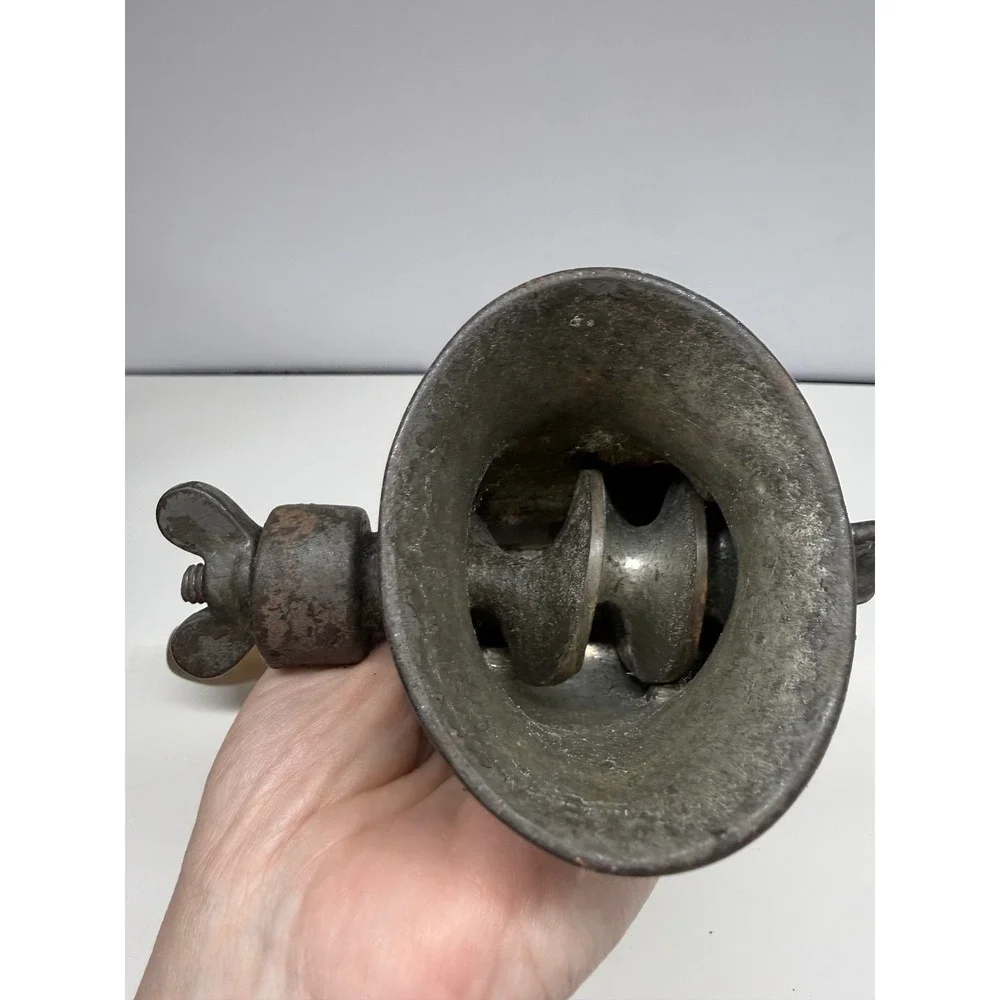 Antique Griswold Mfg Co Cast Iron Meat Grinder Hand Crank Wood Handle Erie PA